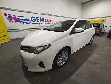 TOYOTA AURIS