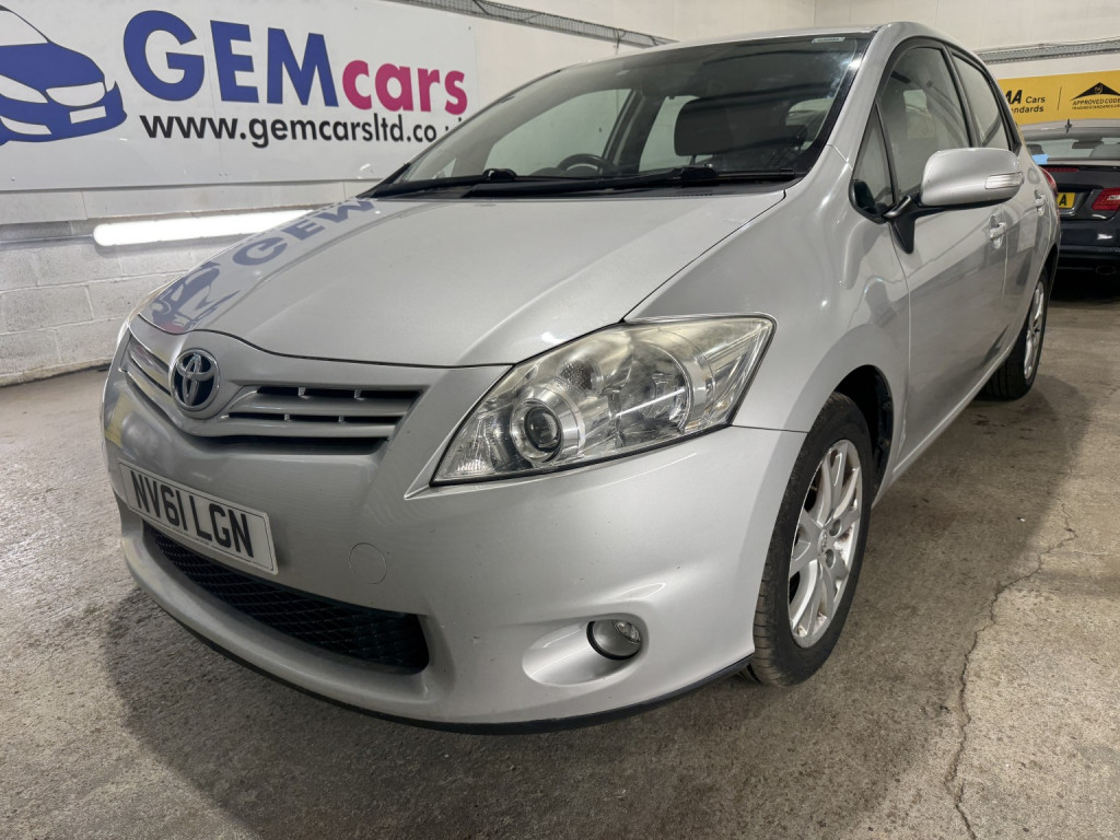 2012 Toyota AURIS